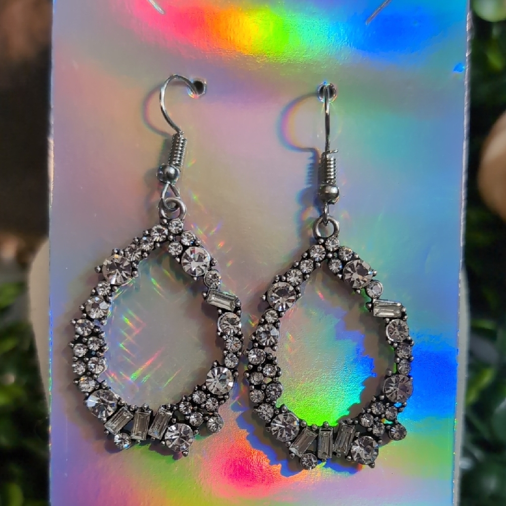 Paparazzi Silver Sparkling Teardrop Earrings